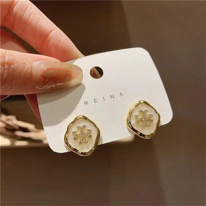 New Simple Delicate Snowflake Stud Earrings For Women Silver Needle Ear Piercing Body Jewelry Daily Wear Jewelry Girls Gift