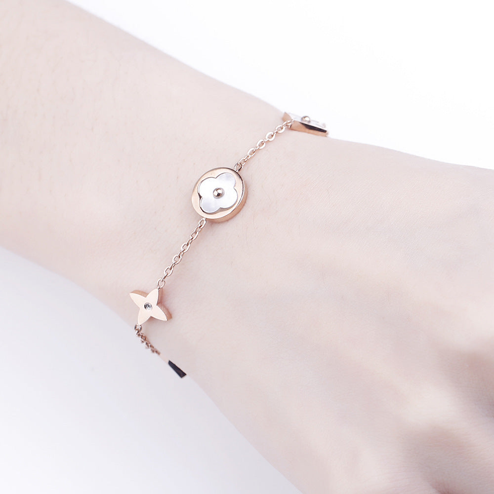 Four-Leaf Flower Shell Pendant Bracelet — Rose Gold Titanium Steel | Women