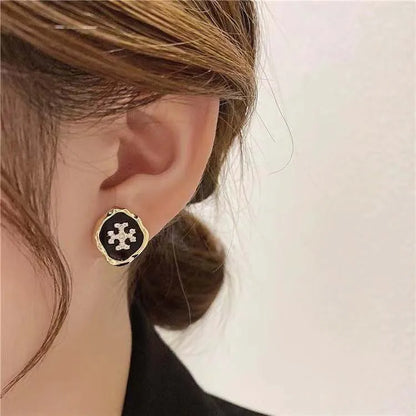 New Simple Delicate Snowflake Stud Earrings For Women Silver Needle Ear Piercing Body Jewelry Daily Wear Jewelry Girls Gift