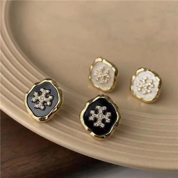 New Simple Delicate Snowflake Stud Earrings For Women Silver Needle Ear Piercing Body Jewelry Daily Wear Jewelry Girls Gift