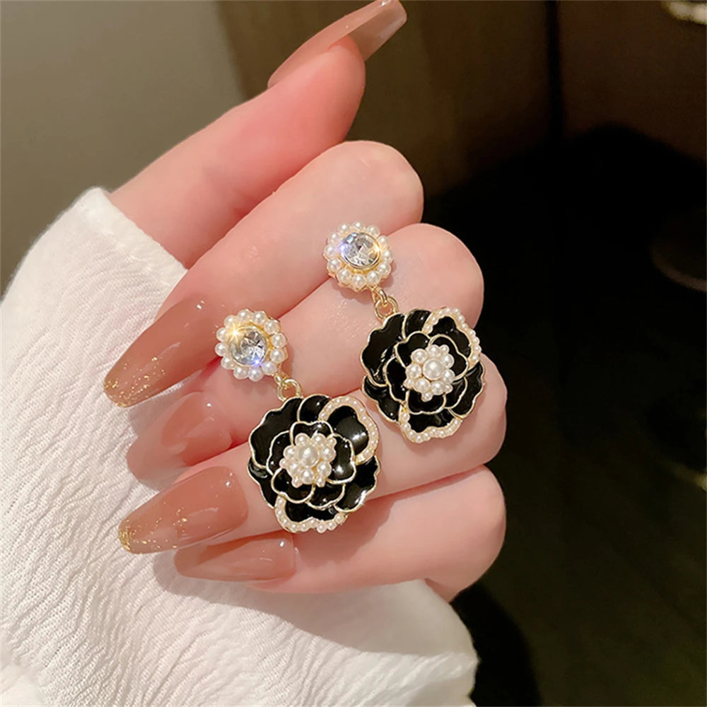 Fashion Natural Elegant Pearl White Black Camellia Stud Earrings Ladies Temperament Trendy Retro Earring Exquisite Birthday Gift