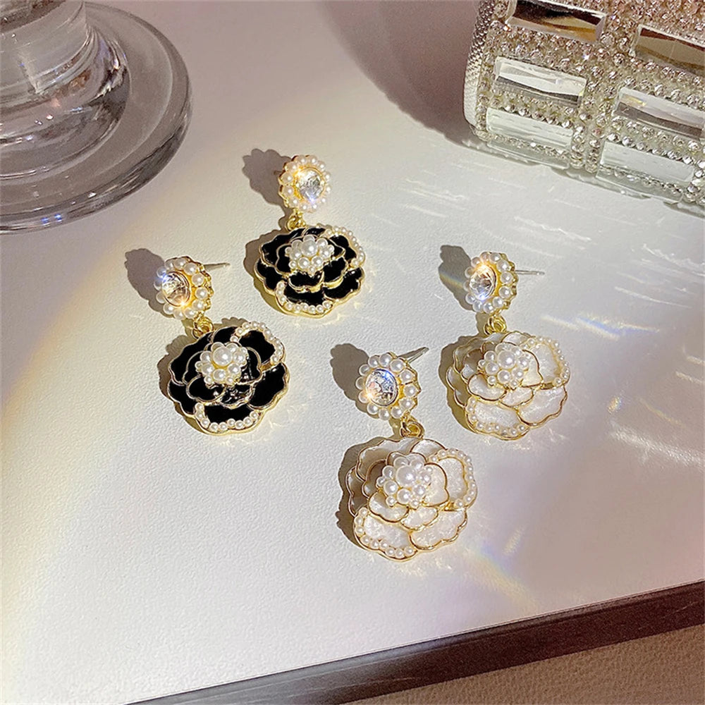 Fashion Natural Elegant Pearl White Black Camellia Stud Earrings Ladies Temperament Trendy Retro Earring Exquisite Birthday Gift
