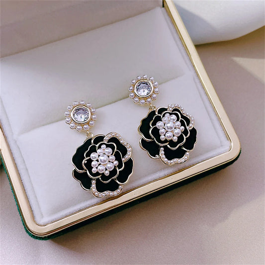 Fashion Natural Elegant Pearl White Black Camellia Stud Earrings Ladies Temperament Trendy Retro Earring Exquisite Birthday Gift
