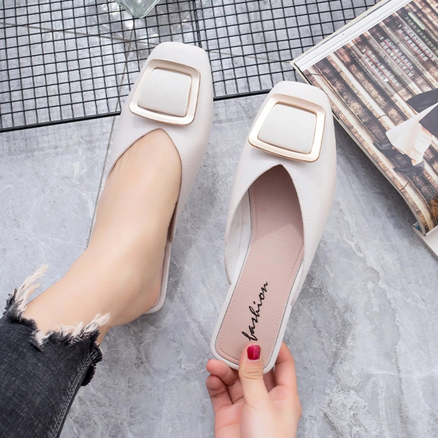 2025 Flat Retro Women Sandals Fashion Spring And Summer Solid Color Round Toe Shoes Non Slip Casual Simple Metal Women Shoes