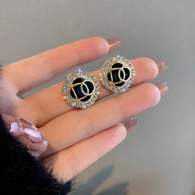 Korean Letter DO Black Enamel Square Crystal Stud Earring for Women Luxury Temperament Simple Cute Geometry Jewelry Brincos Gift