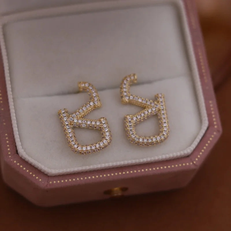 Korean New Design Fashion Jewelry 14K Gold Plated Letter V Full Zircon Geometric Earrings Elegant Women's Daily Work Accessories
