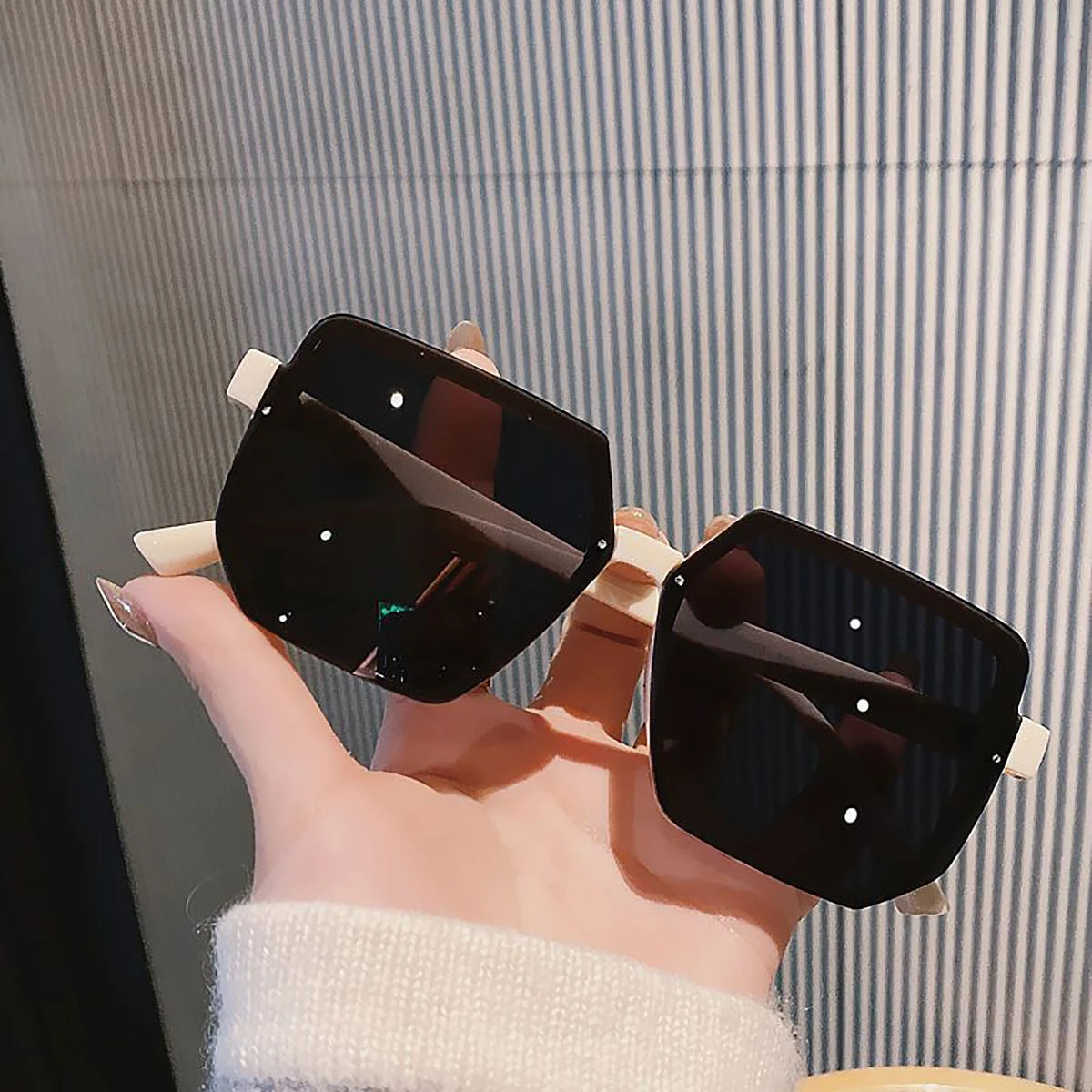 Big Frame Vintage Sunglasses - Designer Retro Square Sunglasses for Women & Men