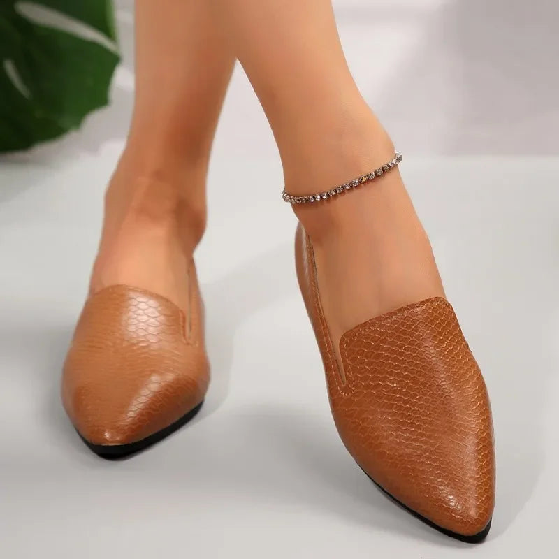 Women's Vintage Leather Pointed Flat Shoes - Soft Sole Slip-On Loafers