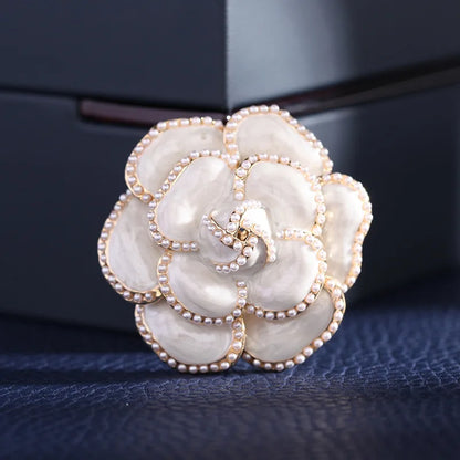 Luxury Small Fragrant Camellia Brooch Women High-end Pearl Flower Brooches for Lady Vintage Jewelry Trendy Coat Accessories Pin