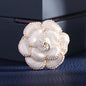 Luxury Small Fragrant Camellia Brooch Women High-end Pearl Flower Brooches for Lady Vintage Jewelry Trendy Coat Accessories Pin
