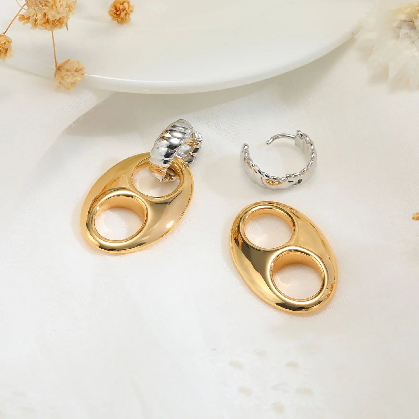Double Circles Hoop Earrings for Women, Stainless Steel 14K Plated Chunky Oval Earrring, Fashion Geometric Party Jewelry Gift