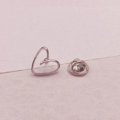 Luxury Rhinestone Letter D Brooches for Women Zircon Pearl Lapel Pins Gold Color Metal Party Clothes Suit Small Accessories Gift