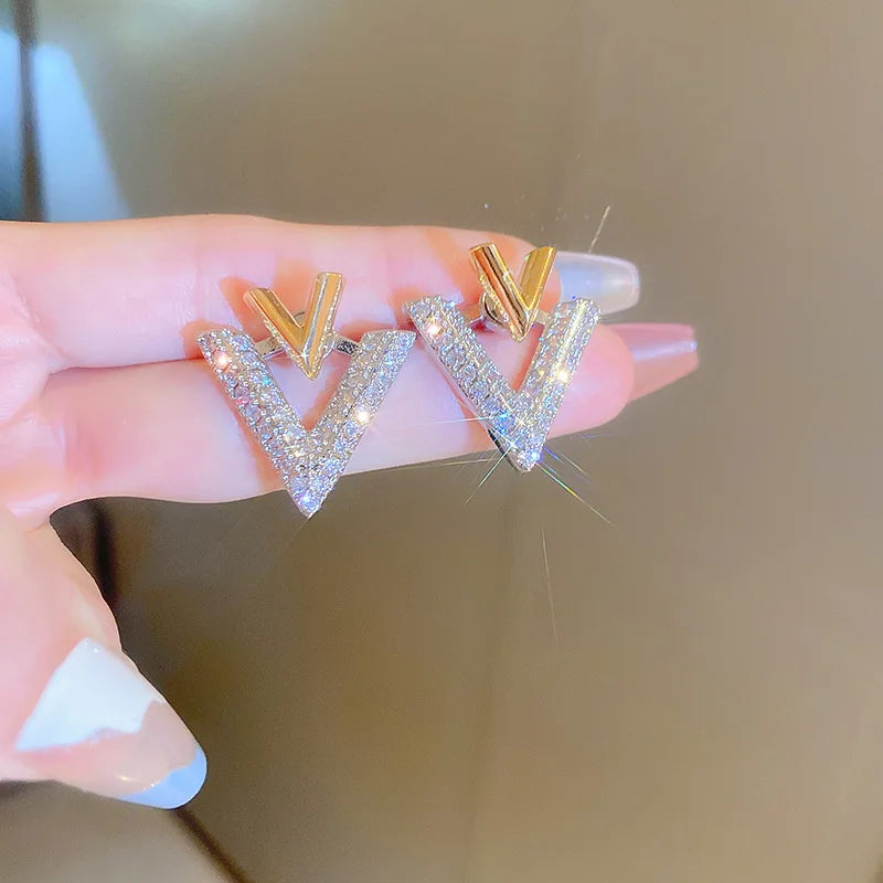 ULIZ Korea New Design Fashion Jewelry Gold Plated Luxury Zircon Letter V Earrings Elegant Women's Evening Party Accessories