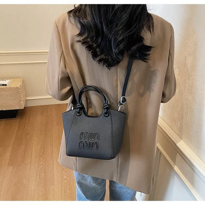 Elegant Ladies Handbag - Sophisticated Classic Design for Professional Women