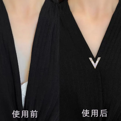 Luxury Rhinestone Letter D Brooches for Women Zircon Pearl Lapel Pins Gold Color Metal Party Clothes Suit Small Accessories Gift