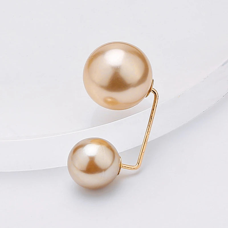 Luxury Rhinestone Letter D Brooches for Women Zircon Pearl Lapel Pins Gold Color Metal Party Clothes Suit Small Accessories Gift