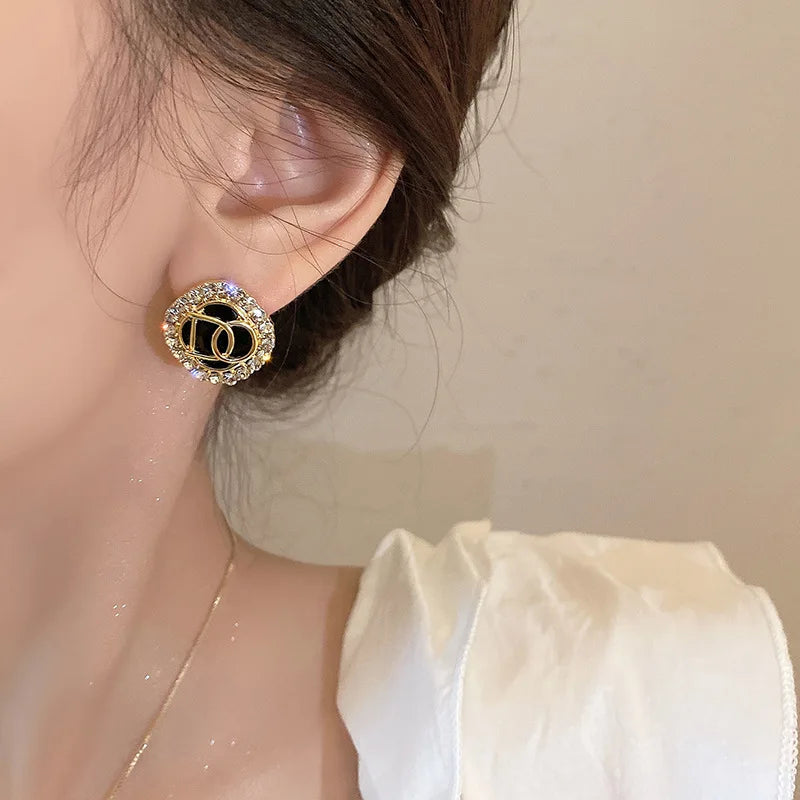 Korean Letter DO Black Enamel Square Crystal Stud Earring for Women Luxury Temperament Simple Cute Geometry Jewelry Brincos Gift