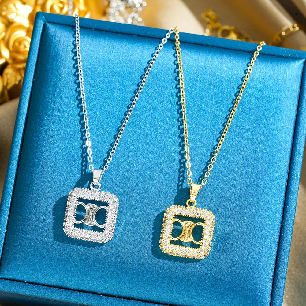 The letter necklace is a niche style specially designed for women. It won't fade and is a fashionable clothing necklace