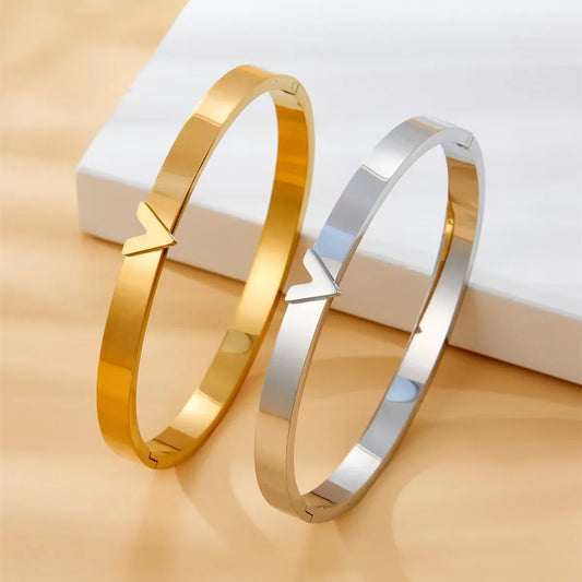 Latest 316L Stainless Steel V Letter Cuff Bangle Bracelets Gold Titanium Initial Charm Bracelet Unisex Waterproof Jewelry