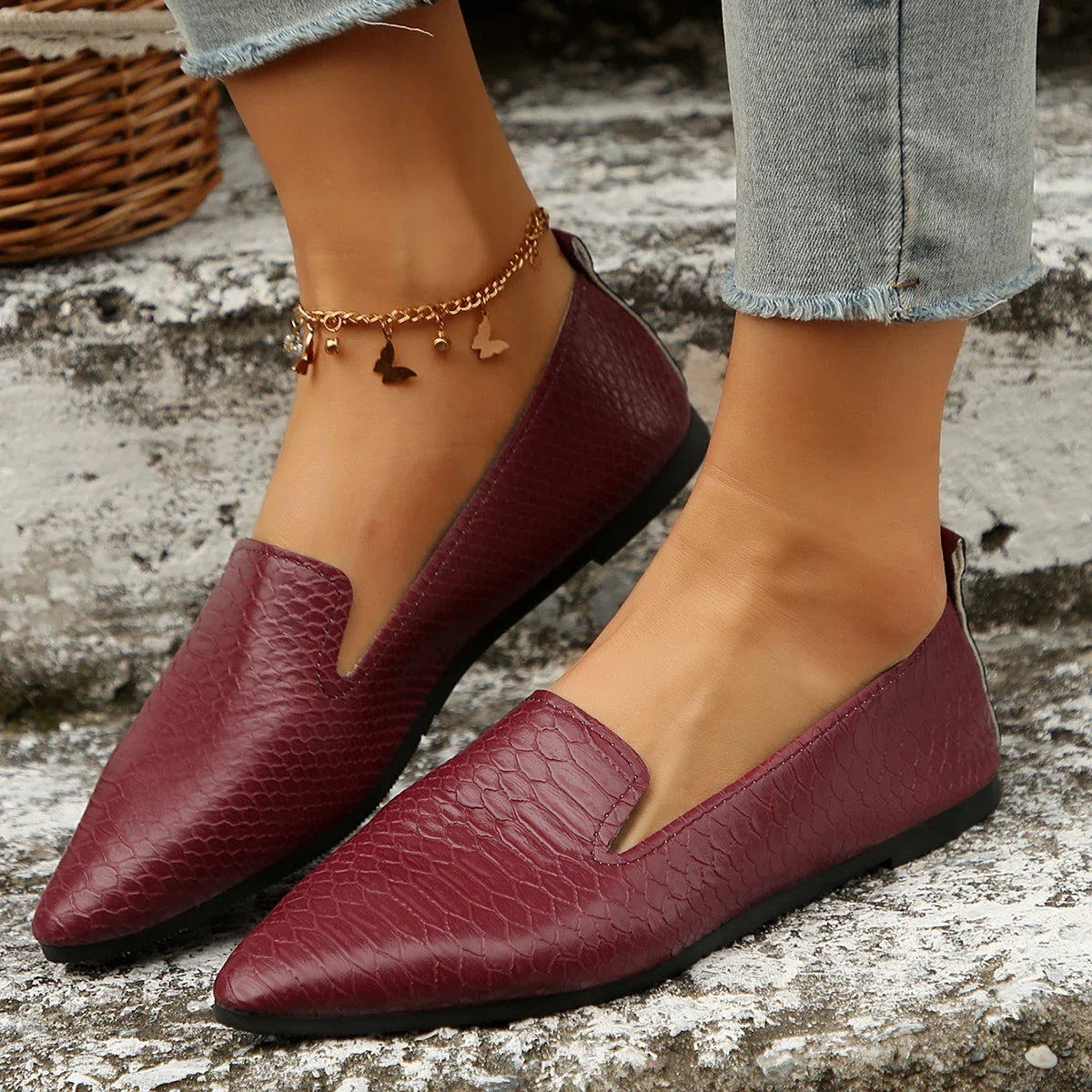 Women's Vintage Leather Pointed Flat Shoes - Soft Sole Slip-On Loafers