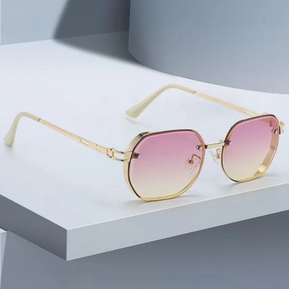 New in Sunglasses for Women Black Frame Gold Border Decoration Fashionable Black Lens Glasses Sunglasses Sunglasses Women