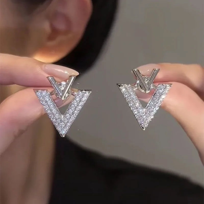 ULIZ Korea New Design Fashion Jewelry Gold Plated Luxury Zircon Letter V Earrings Elegant Women's Evening Party Accessories