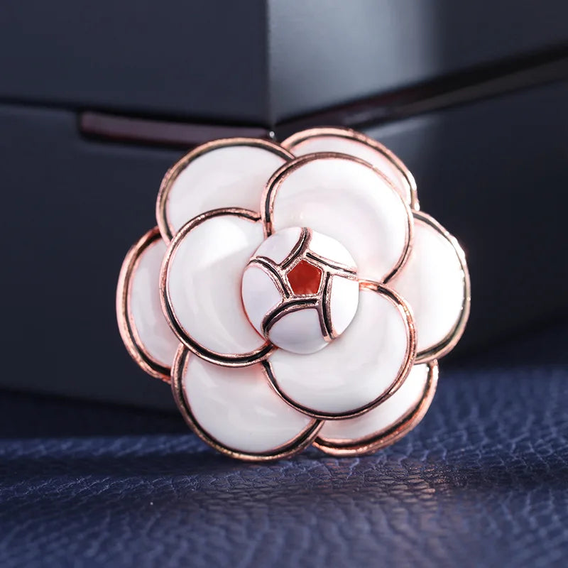 Luxury Small Fragrant Camellia Brooch Women High-end Pearl Flower Brooches for Lady Vintage Jewelry Trendy Coat Accessories Pin