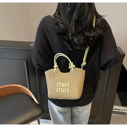 Elegant Ladies Handbag - Sophisticated Classic Design for Professional Women