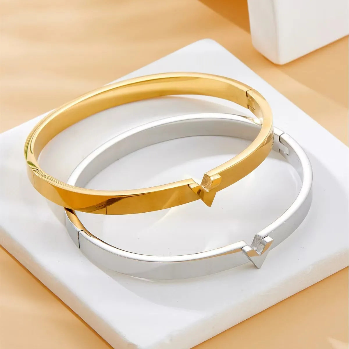 Latest 316L Stainless Steel V Letter Cuff Bangle Bracelets Gold Titanium Initial Charm Bracelet Unisex Waterproof Jewelry