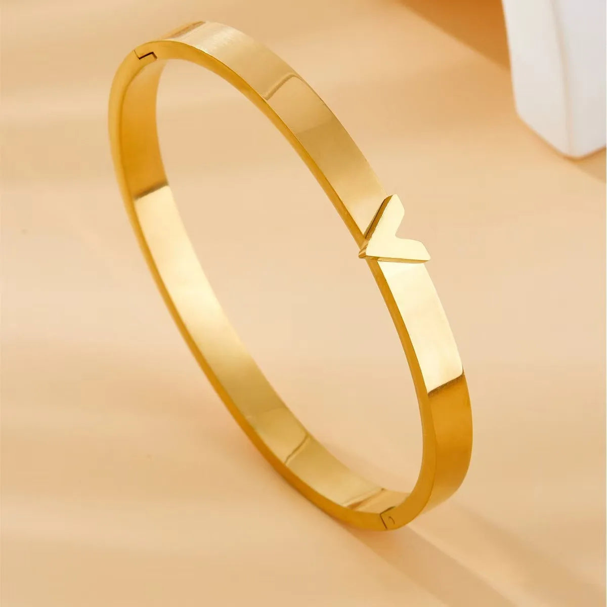 Latest 316L Stainless Steel V Letter Cuff Bangle Bracelets Gold Titanium Initial Charm Bracelet Unisex Waterproof Jewelry
