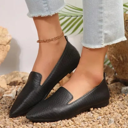 Women's Vintage Leather Pointed Flat Shoes - Soft Sole Slip-On Loafers
