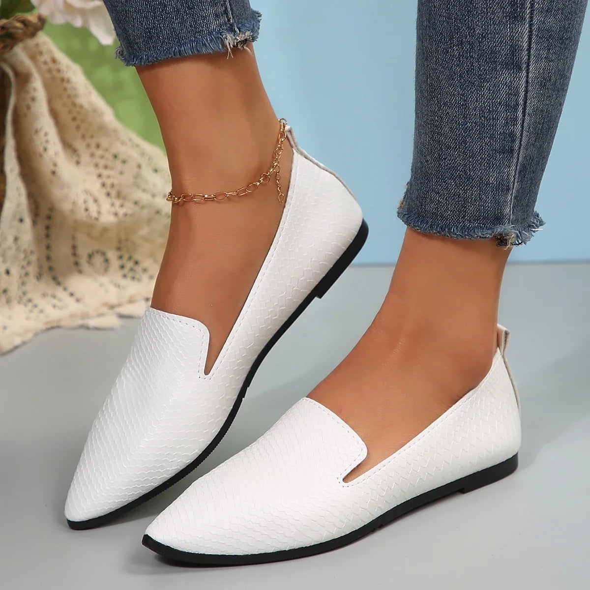 Women's Vintage Leather Pointed Flat Shoes - Soft Sole Slip-On Loafers