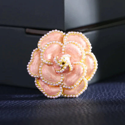 Luxury Small Fragrant Camellia Brooch Women High-end Pearl Flower Brooches for Lady Vintage Jewelry Trendy Coat Accessories Pin