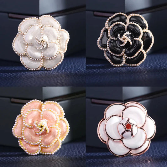 Luxury Small Fragrant Camellia Brooch Women High-end Pearl Flower Brooches for Lady Vintage Jewelry Trendy Coat Accessories Pin