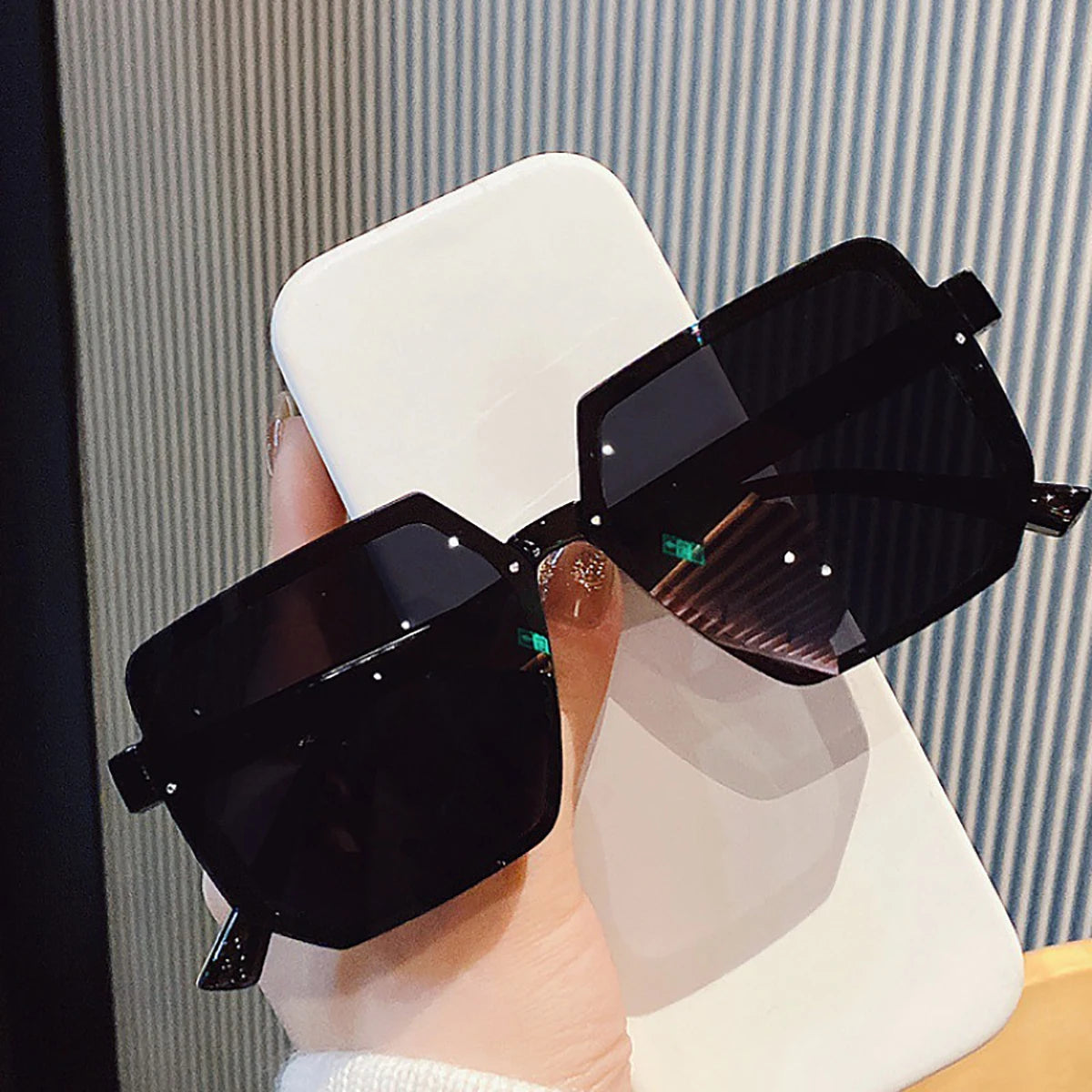 Big Frame Vintage Sunglasses - Designer Retro Square Sunglasses for Women & Men
