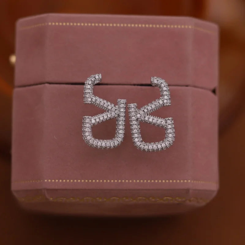 Korean New Design Fashion Jewelry 14K Gold Plated Letter V Full Zircon Geometric Earrings Elegant Women's Daily Work Accessories