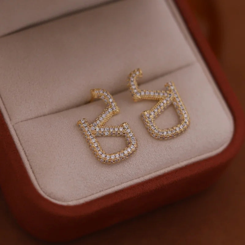 Korean New Design Fashion Jewelry 14K Gold Plated Letter V Full Zircon Geometric Earrings Elegant Women's Daily Work Accessories
